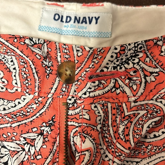 Coral Black and White Paisley Short cotton Shorts, size 2 - Picture 3 of 4